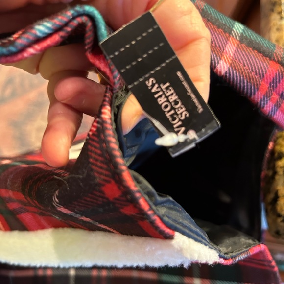 🟢 NWT Victoria’s Secret Tote Overnight Plaid Fur Trimmed Bag - Picture 5 of 7